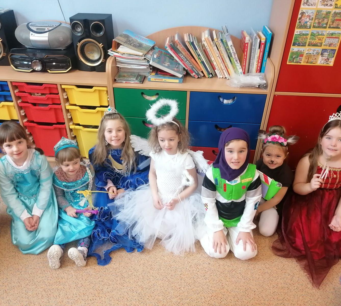 Přípravy na karneval a karnevalové dopoledne:-) - 31