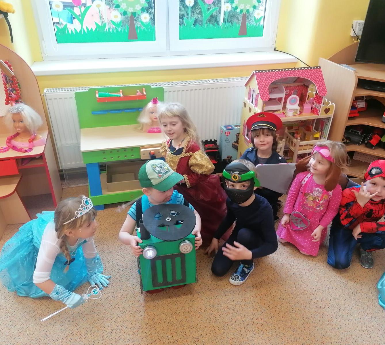 Přípravy na karneval a karnevalové dopoledne:-) - 32