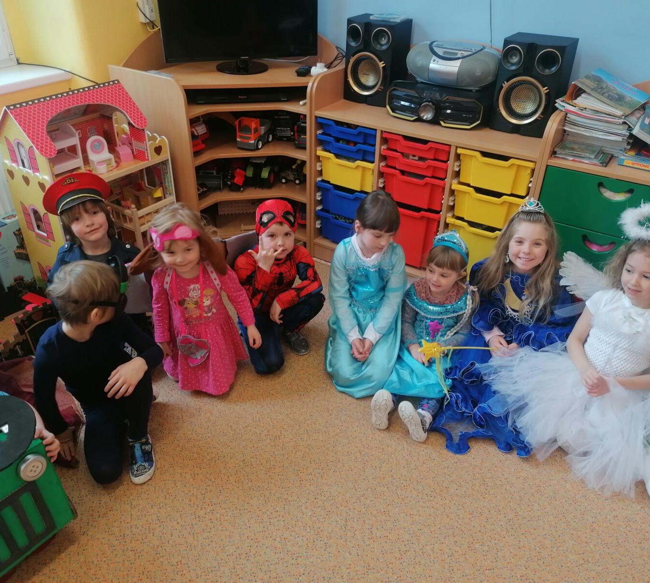 Přípravy na karneval a karnevalové dopoledne:-) - 33