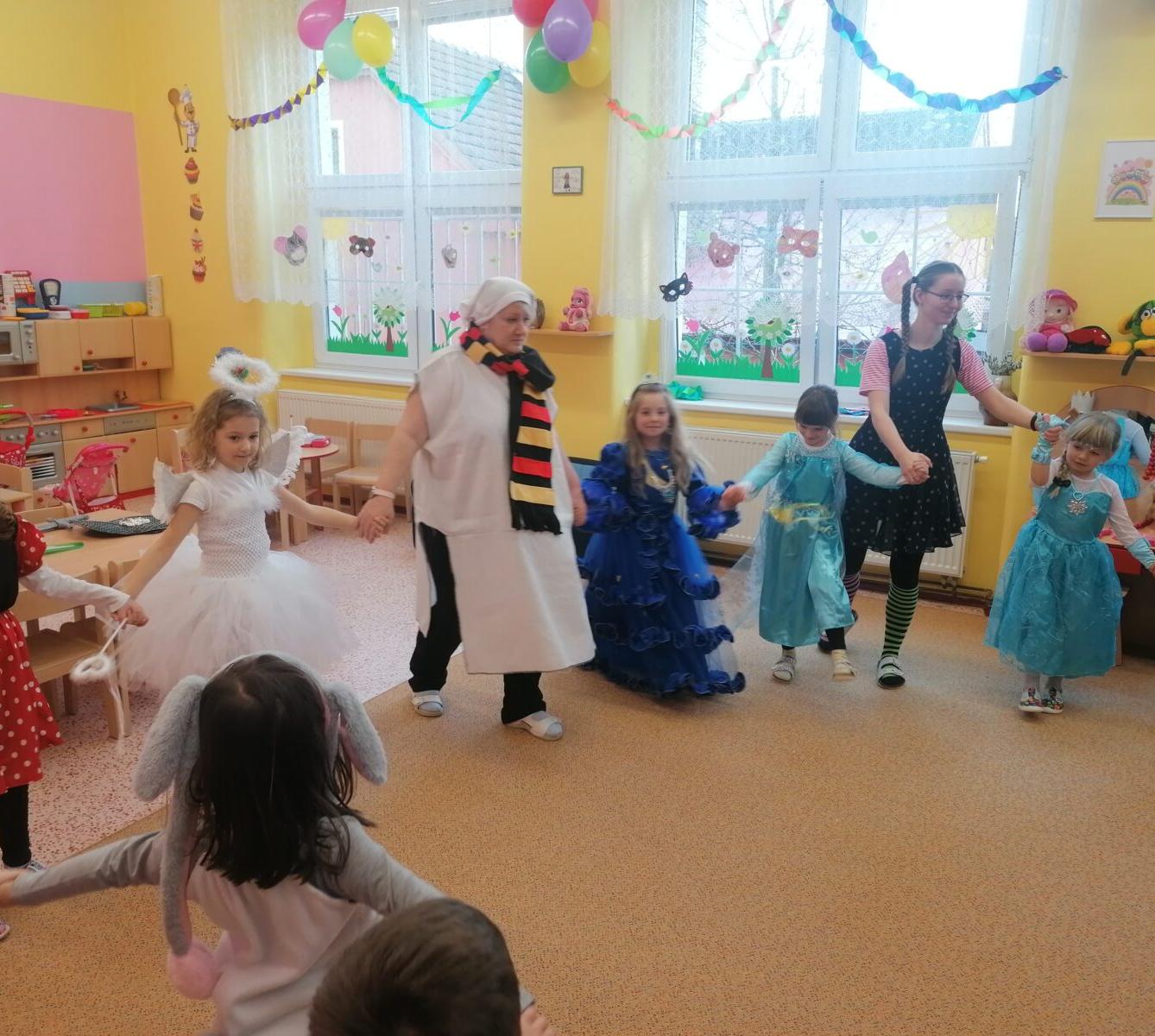 Přípravy na karneval a karnevalové dopoledne:-) - 44