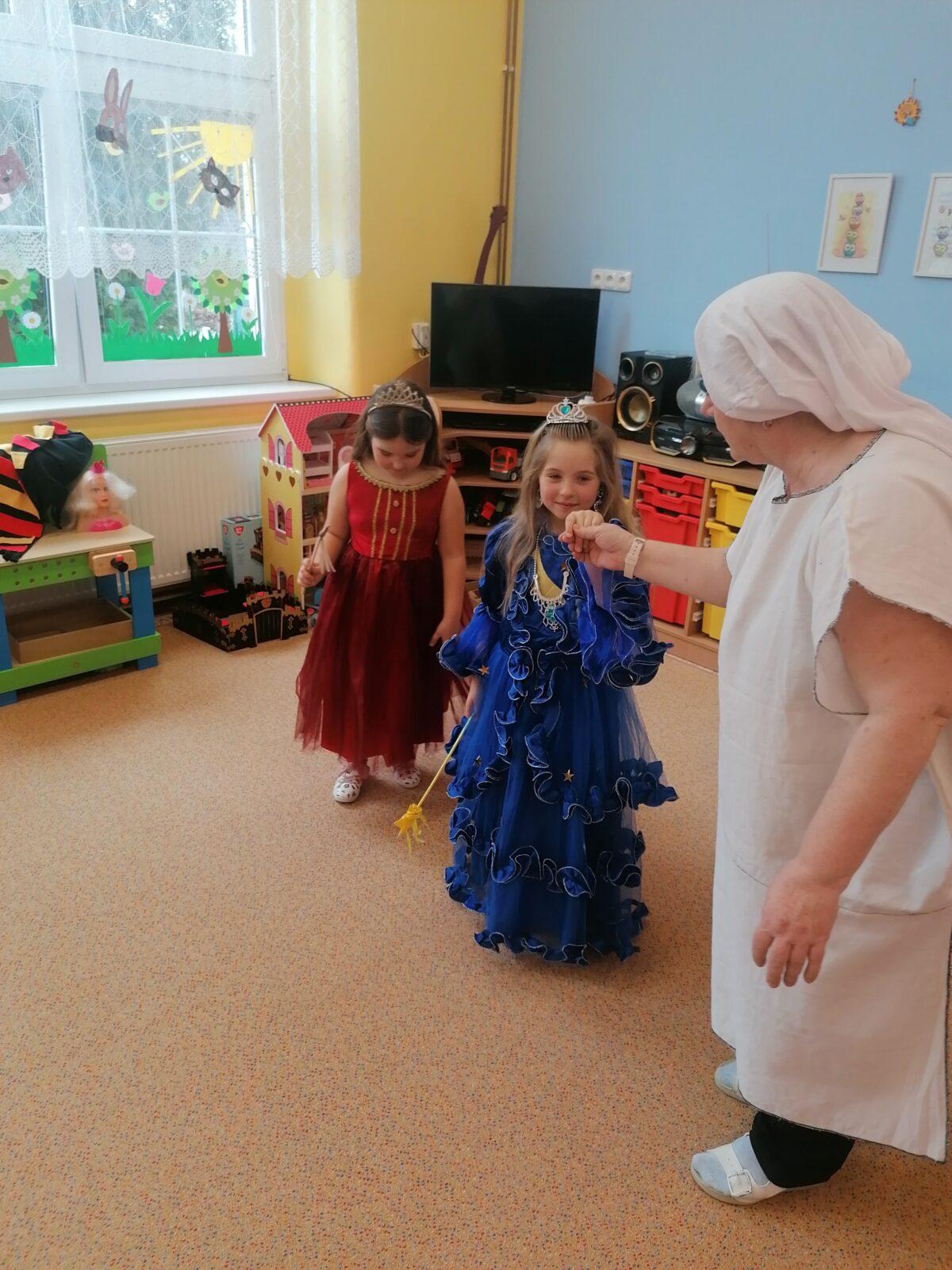 Přípravy na karneval a karnevalové dopoledne:-) - 47