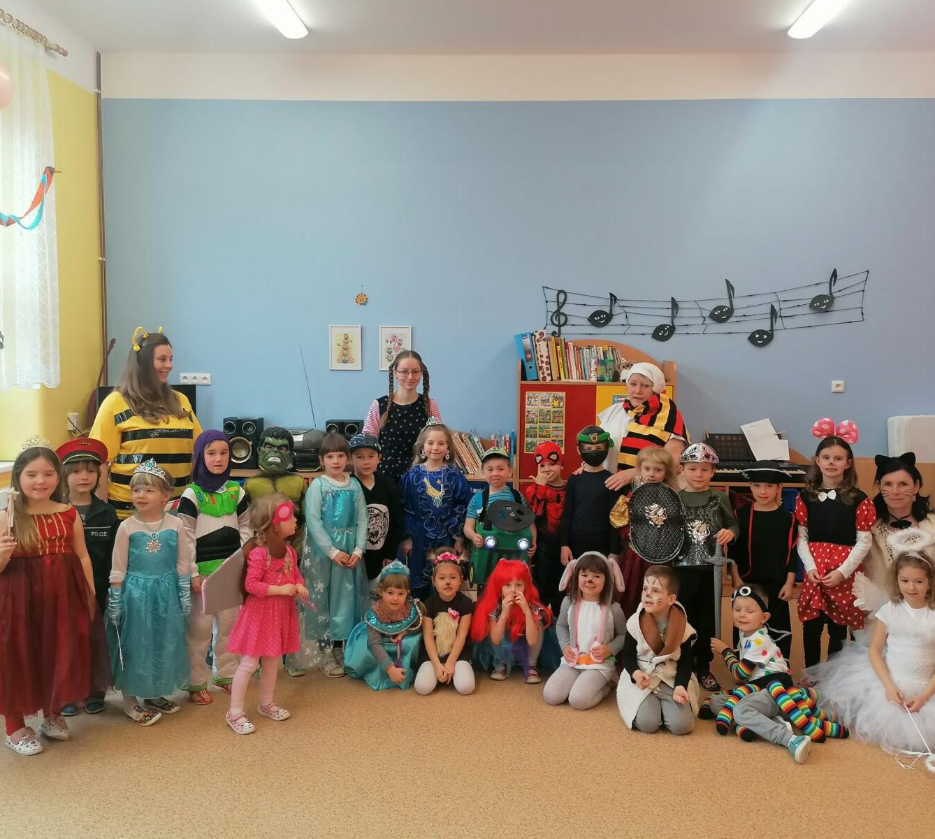 Přípravy na karneval a karnevalové dopoledne:-) - 58