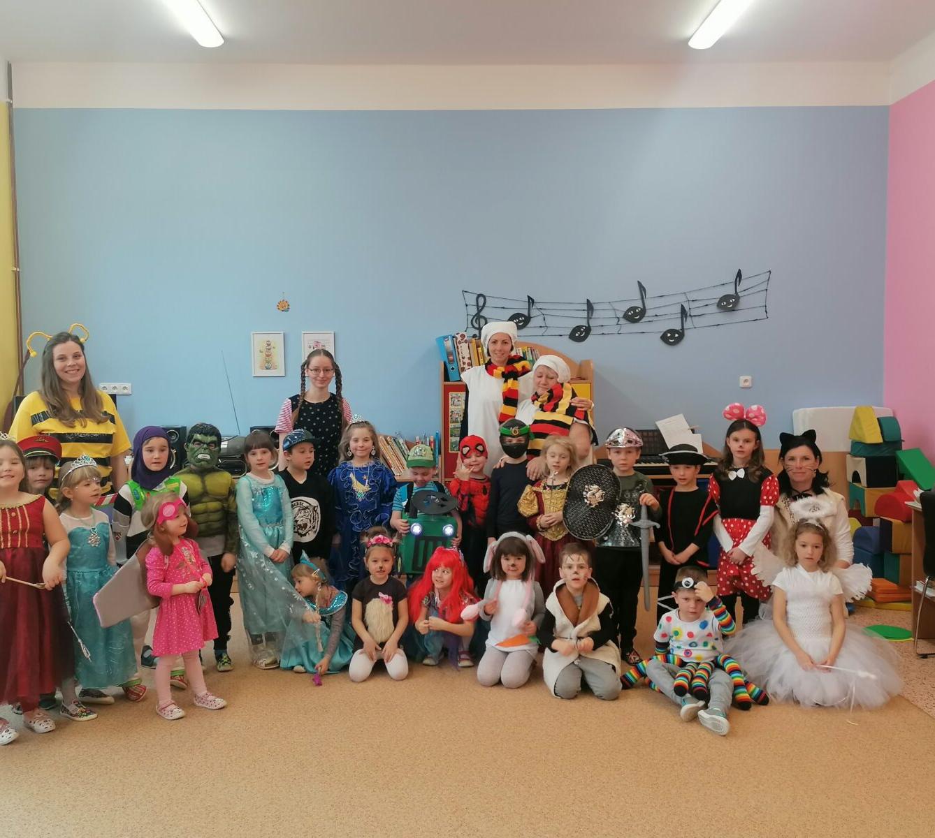 Přípravy na karneval a karnevalové dopoledne:-) - 60