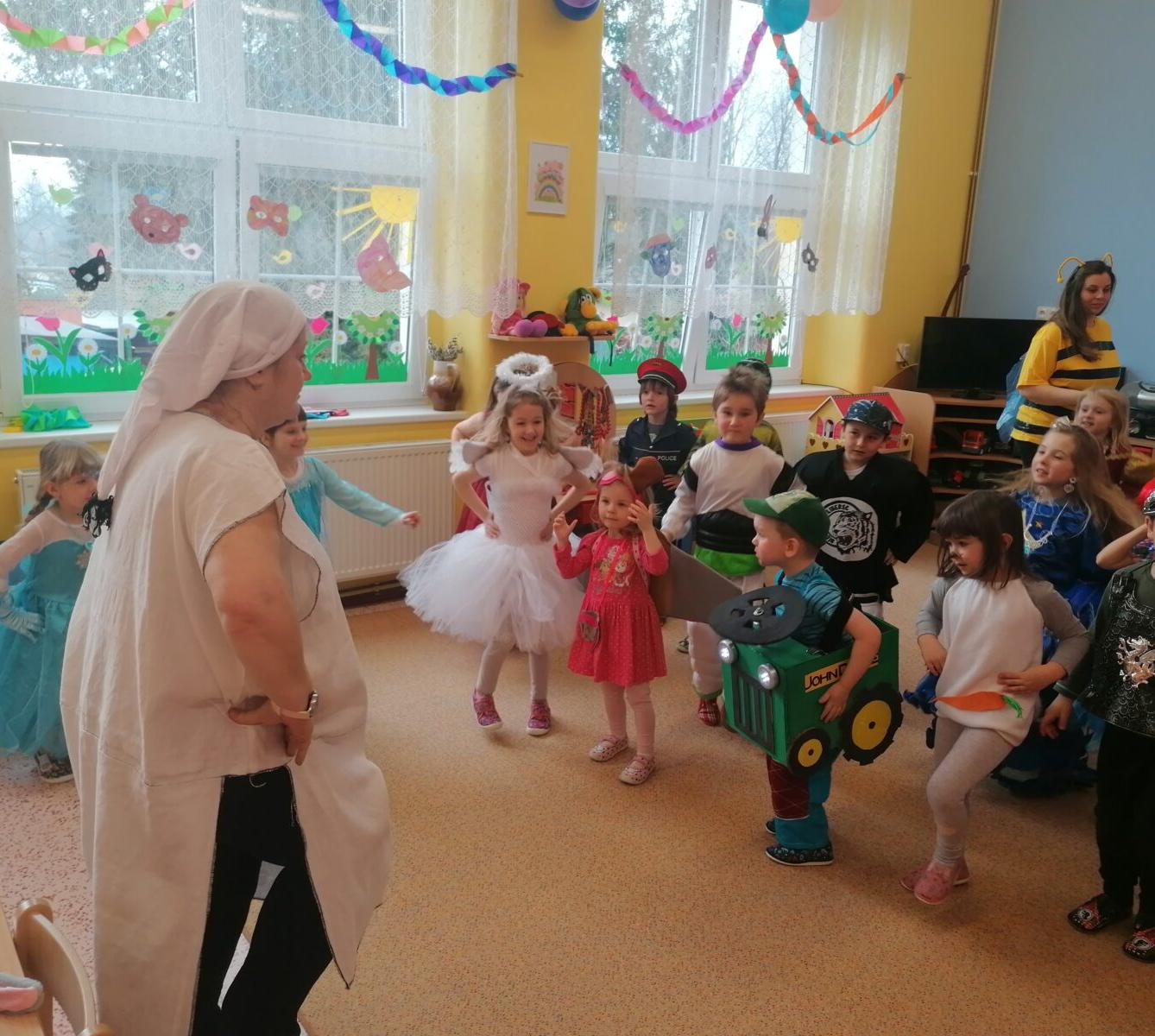 Přípravy na karneval a karnevalové dopoledne:-) - 61