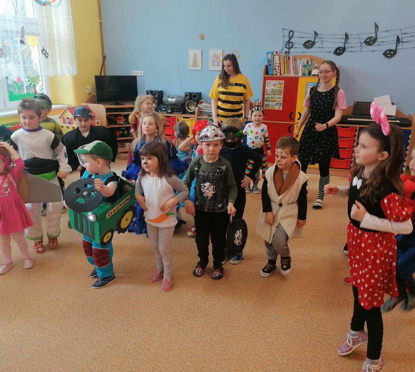 Přípravy na karneval a karnevalové dopoledne:-) - 62