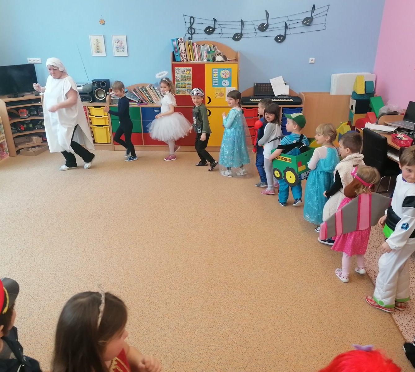 Přípravy na karneval a karnevalové dopoledne:-) - 69