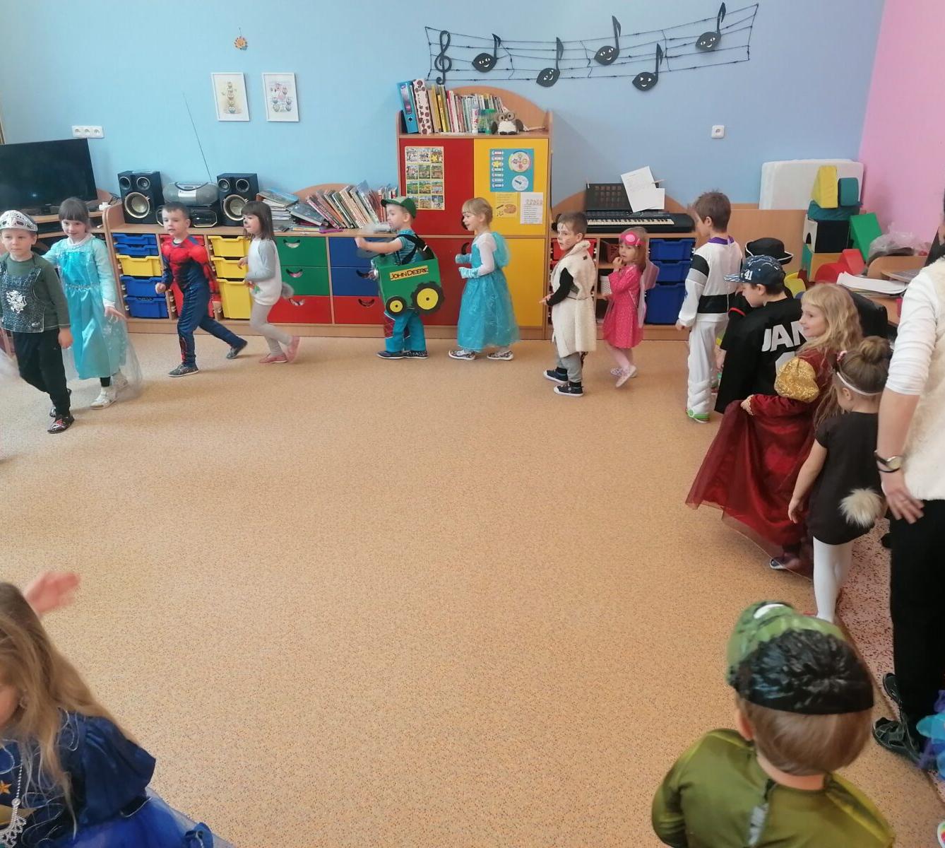 Přípravy na karneval a karnevalové dopoledne:-) - 70