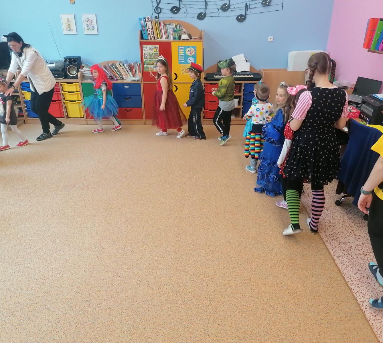 Přípravy na karneval a karnevalové dopoledne:-) - 71