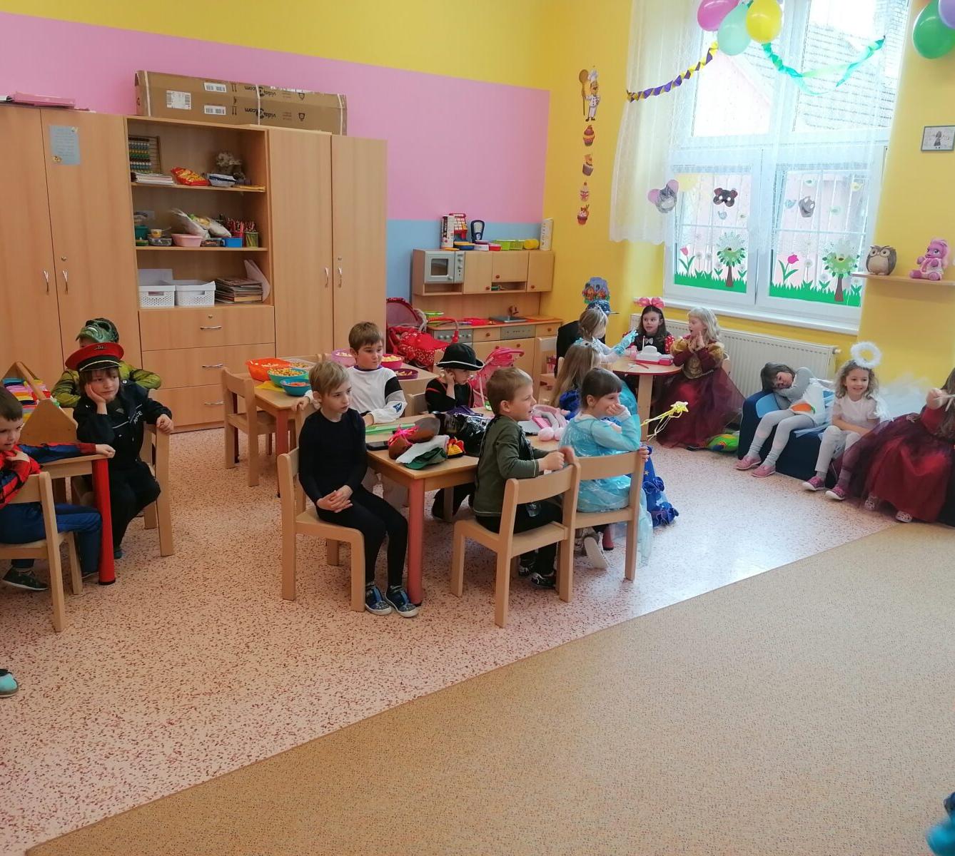 Přípravy na karneval a karnevalové dopoledne:-) - 87