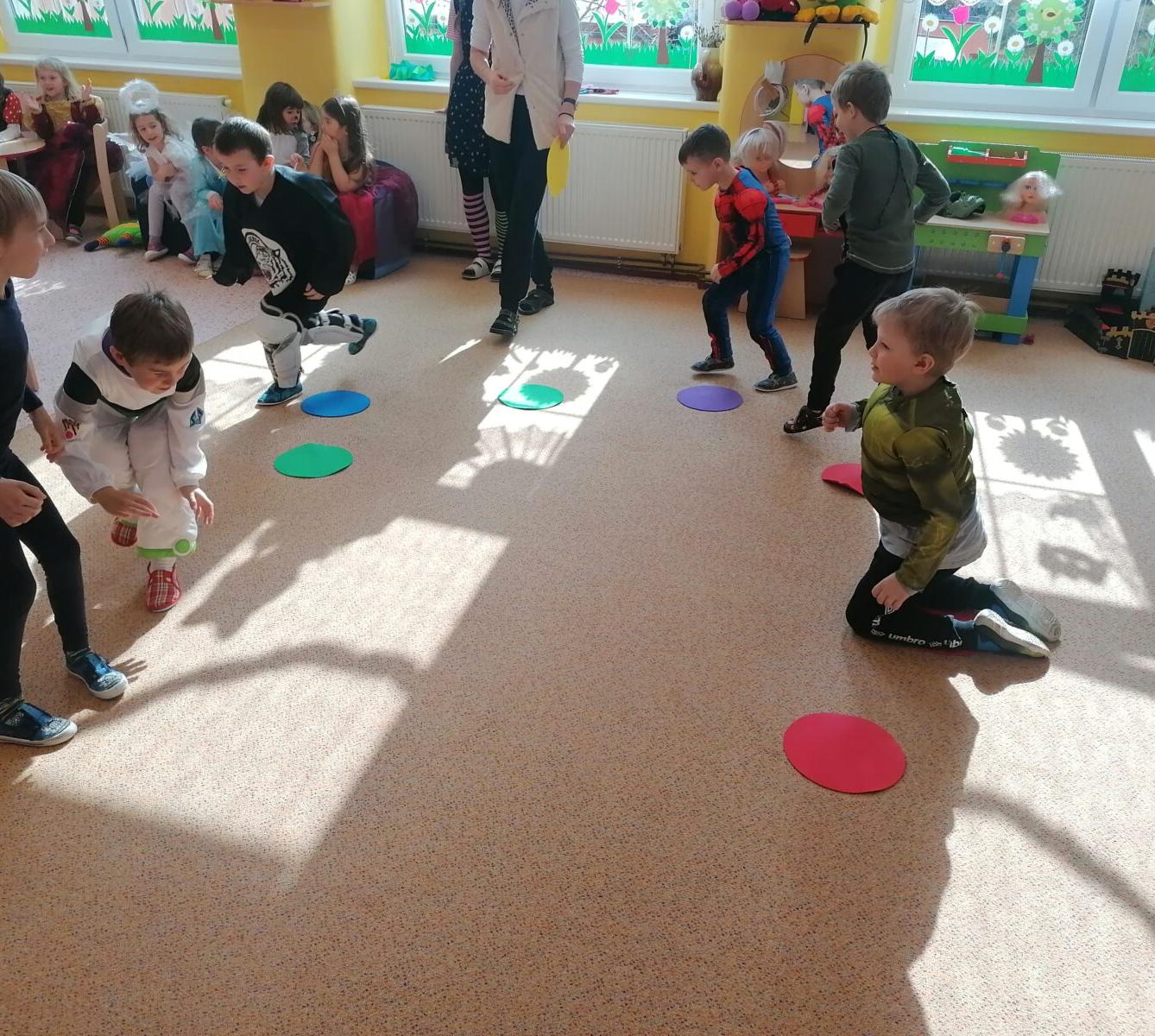 Přípravy na karneval a karnevalové dopoledne:-) - 91