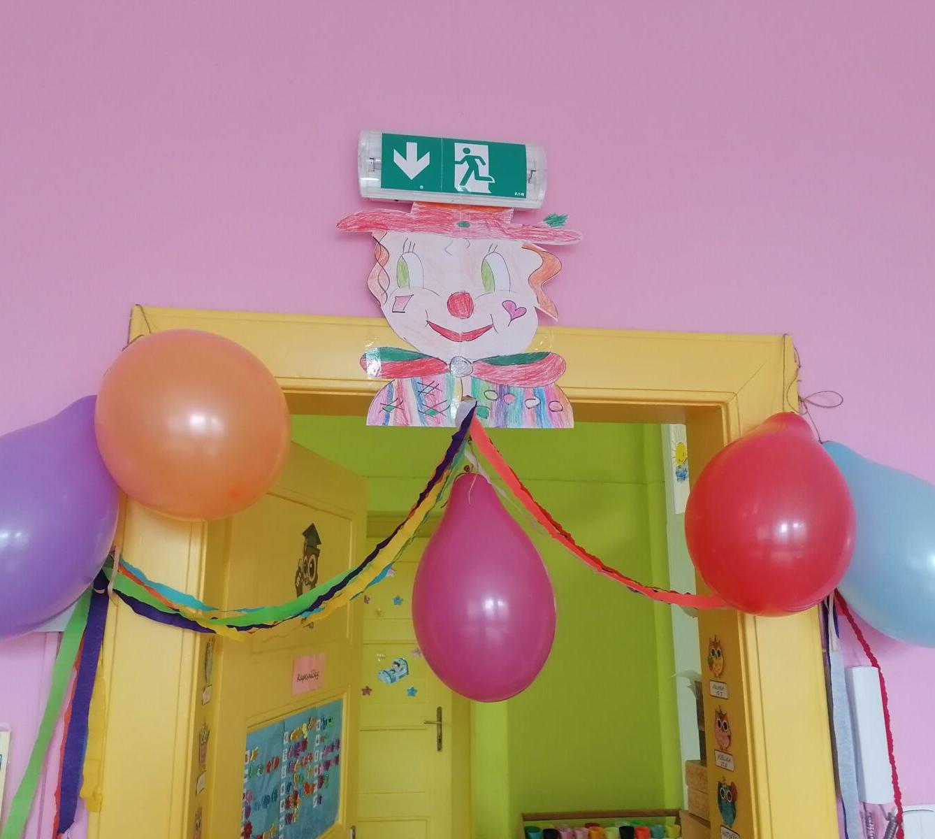 Přípravy na karneval a karnevalové dopoledne:-) - 97