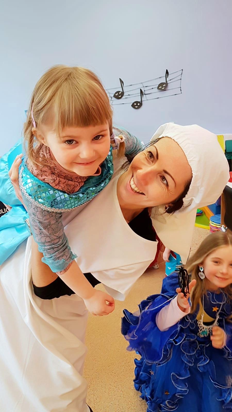 Přípravy na karneval a karnevalové dopoledne:-) - 100