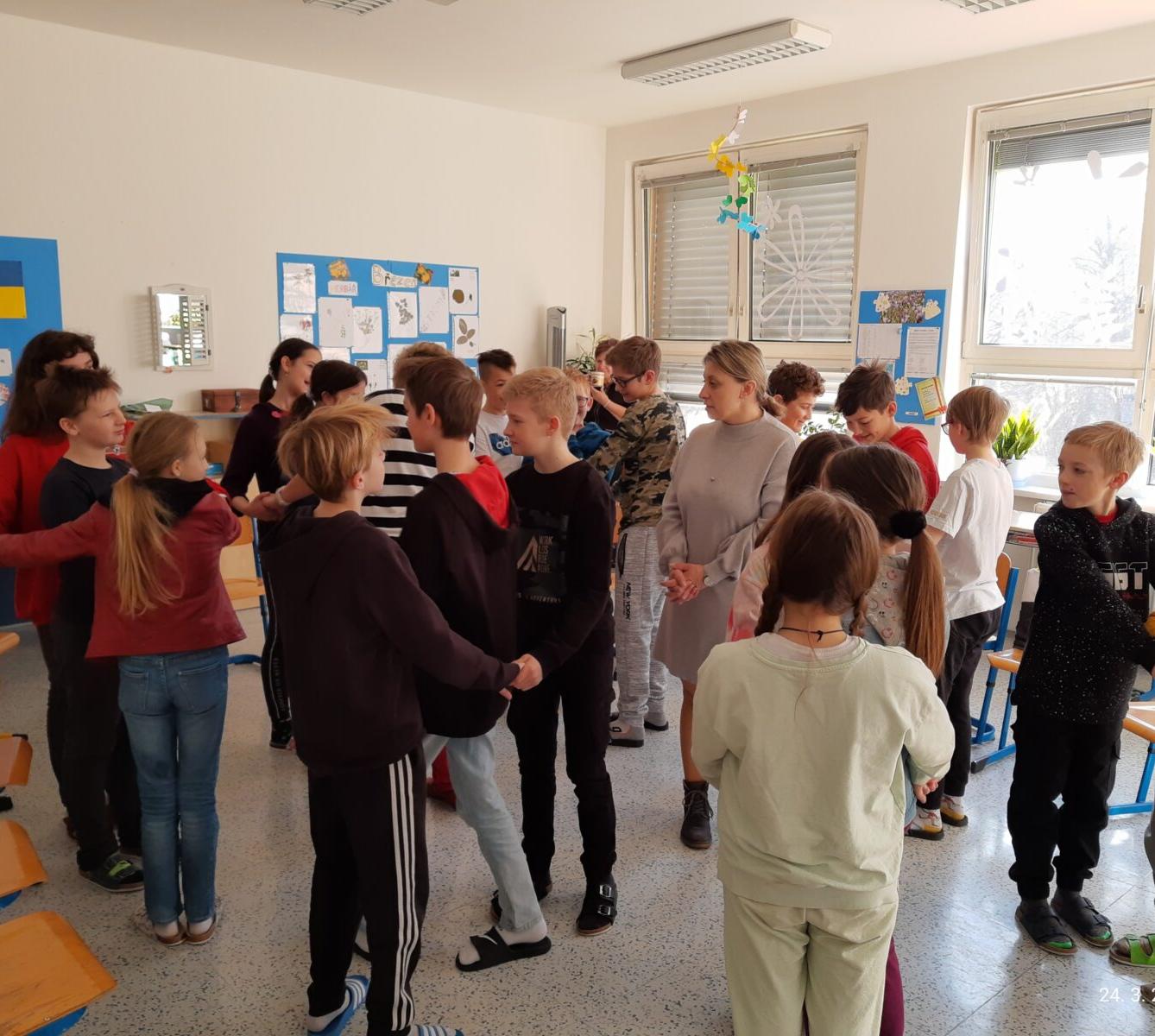 Před tabulí, za tabulí - program v 6. A - 1