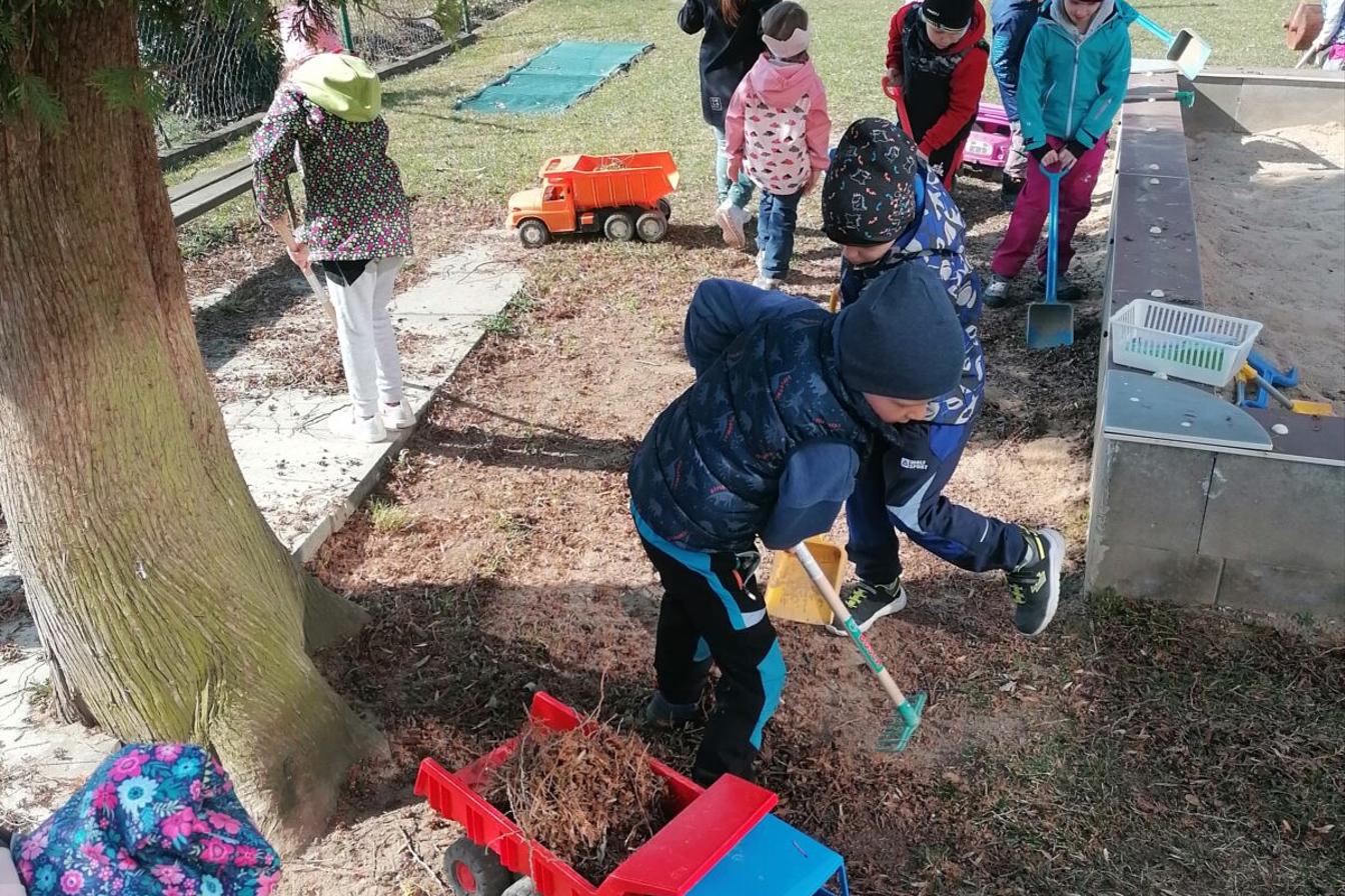 "pracujeme na zahradě" :-)