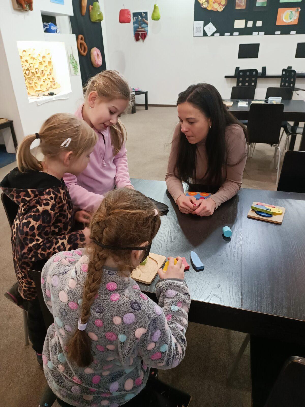 TLAPKY 1.-Praha- cesta a Neviditelná výstava - 1