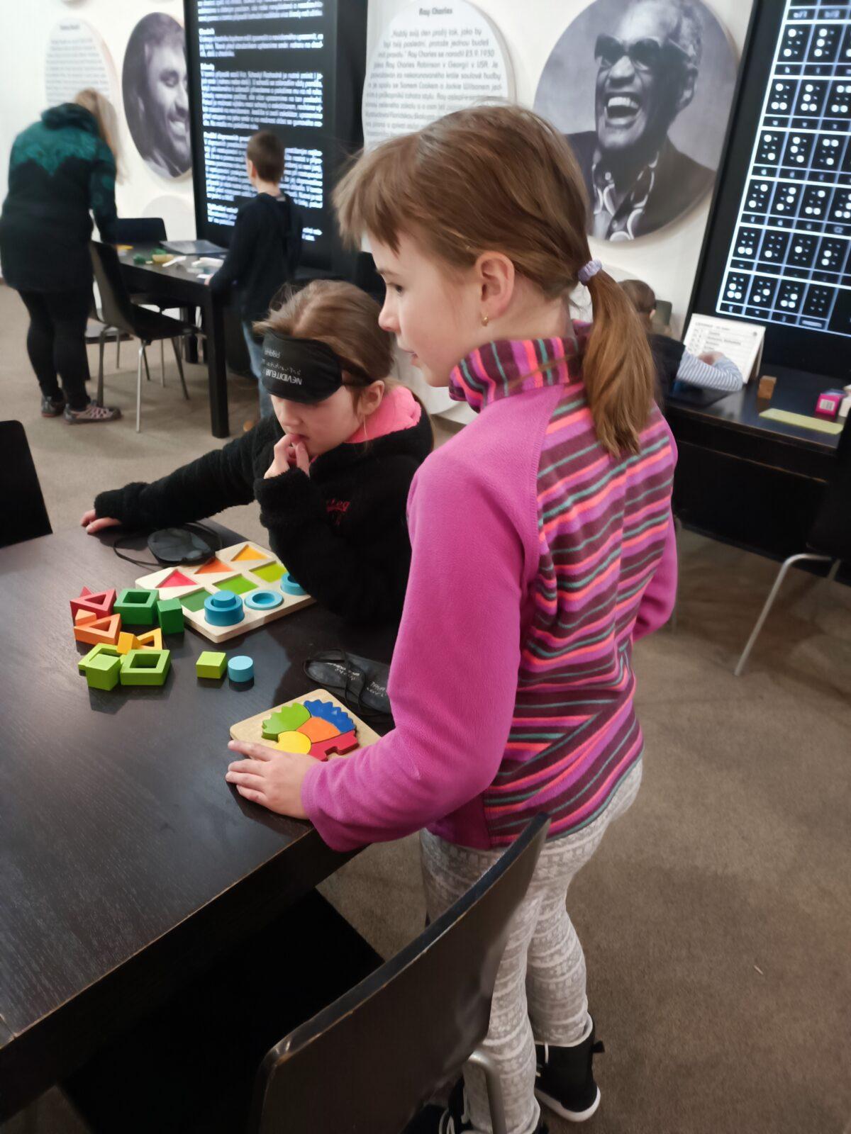 TLAPKY 1.-Praha- cesta a Neviditelná výstava - 2