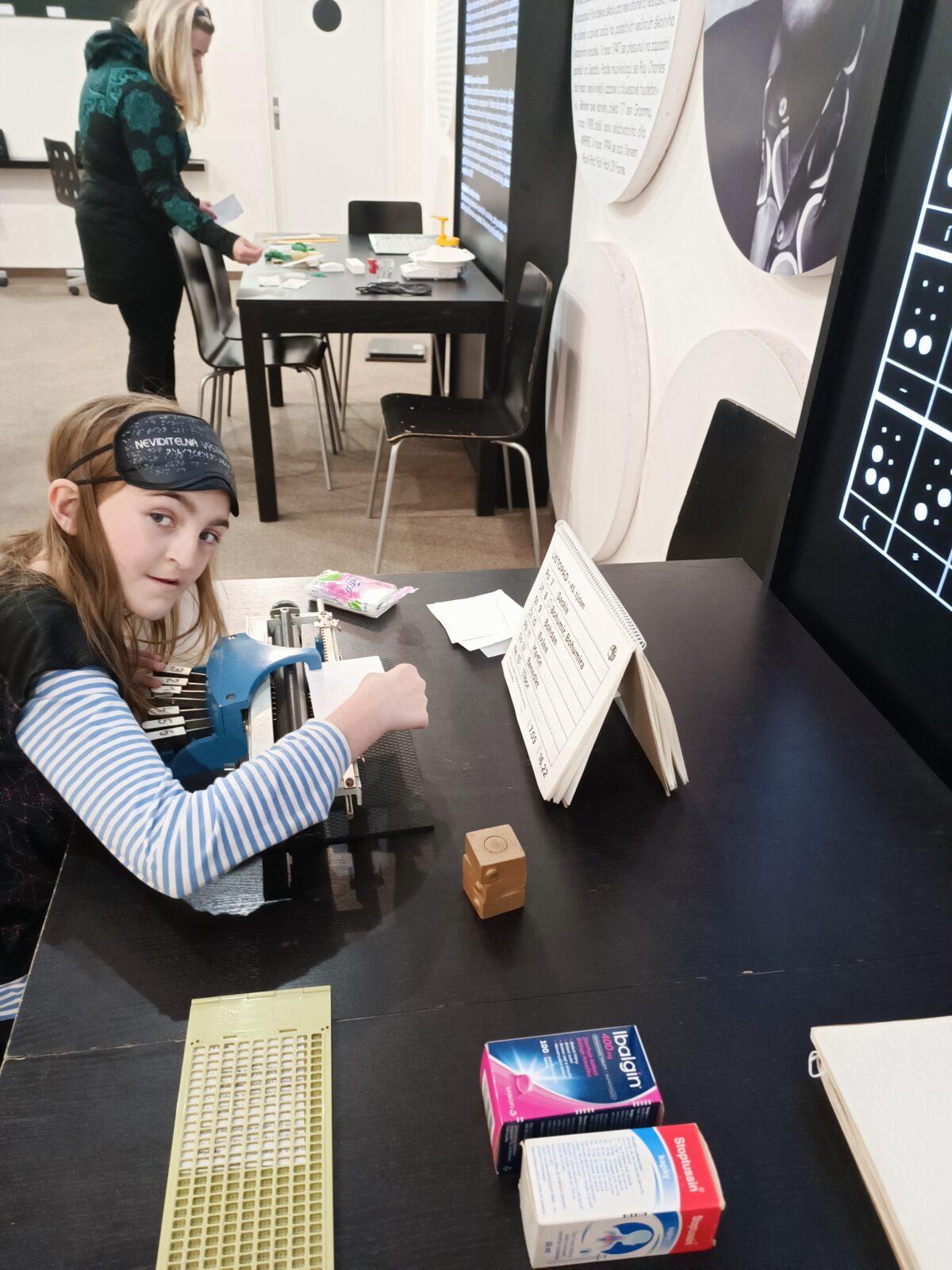 TLAPKY 1.-Praha- cesta a Neviditelná výstava - 3