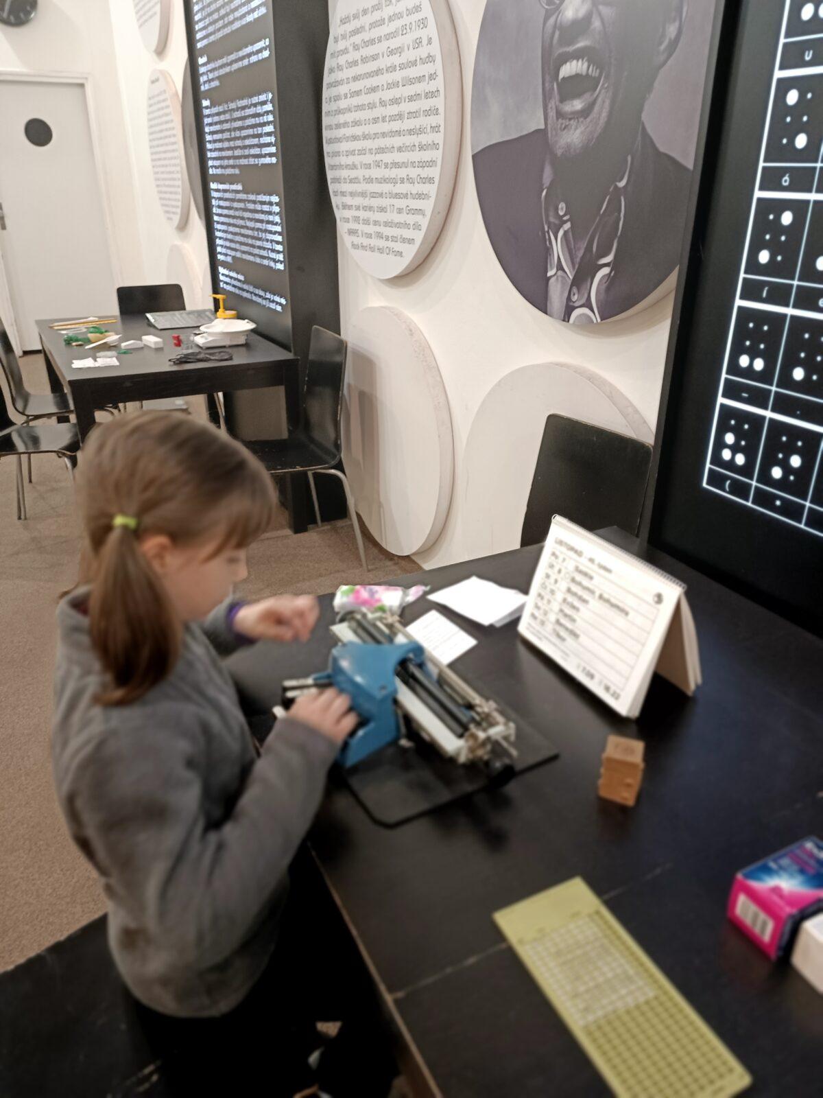 TLAPKY 1.-Praha- cesta a Neviditelná výstava - 8