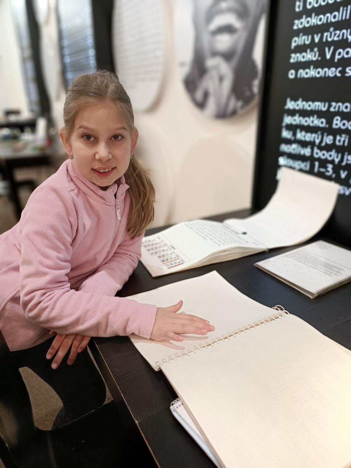 TLAPKY 1.-Praha- cesta a Neviditelná výstava - 13