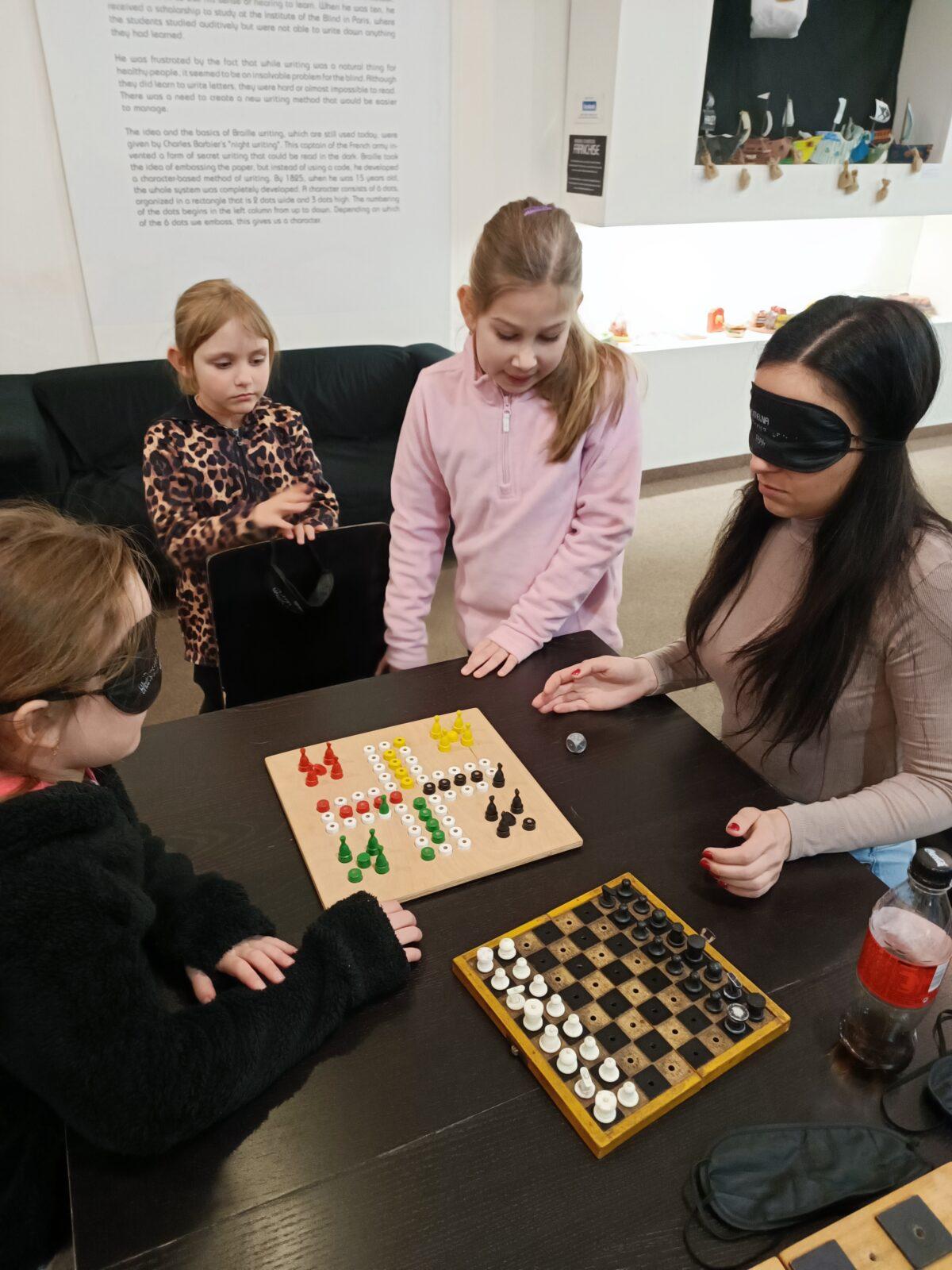 TLAPKY 1.-Praha- cesta a Neviditelná výstava - 17