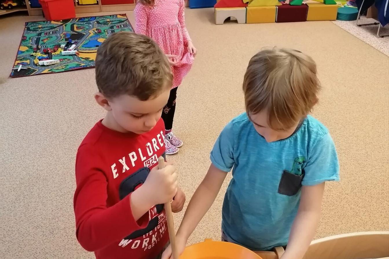 "Hody, hody, doprovody": "pečeme velikonoční perníčky" :-)