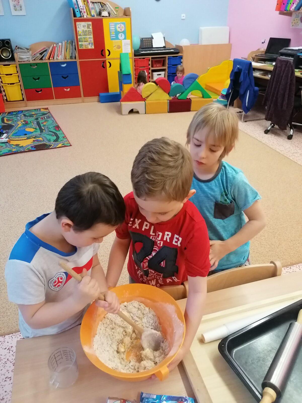 "Hody, hody, doprovody": "pečeme velikonoční perníčky" :-) - 4