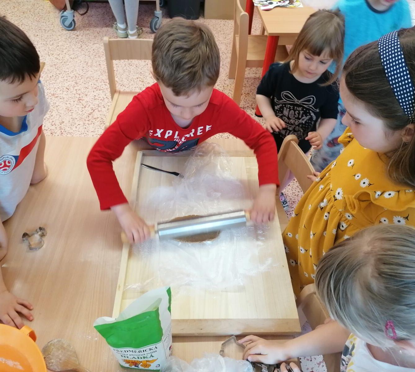 "Hody, hody, doprovody": "pečeme velikonoční perníčky" :-) - 9