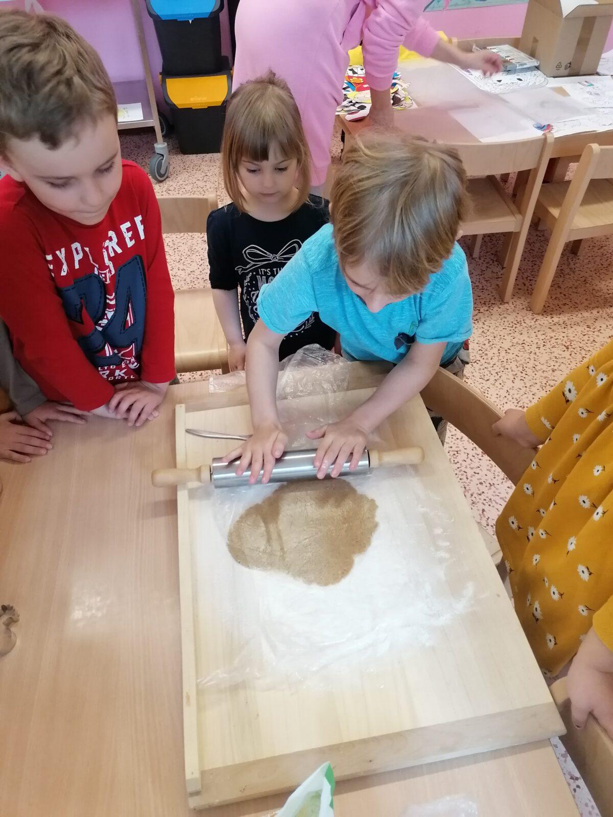 "Hody, hody, doprovody": "pečeme velikonoční perníčky" :-) - 11