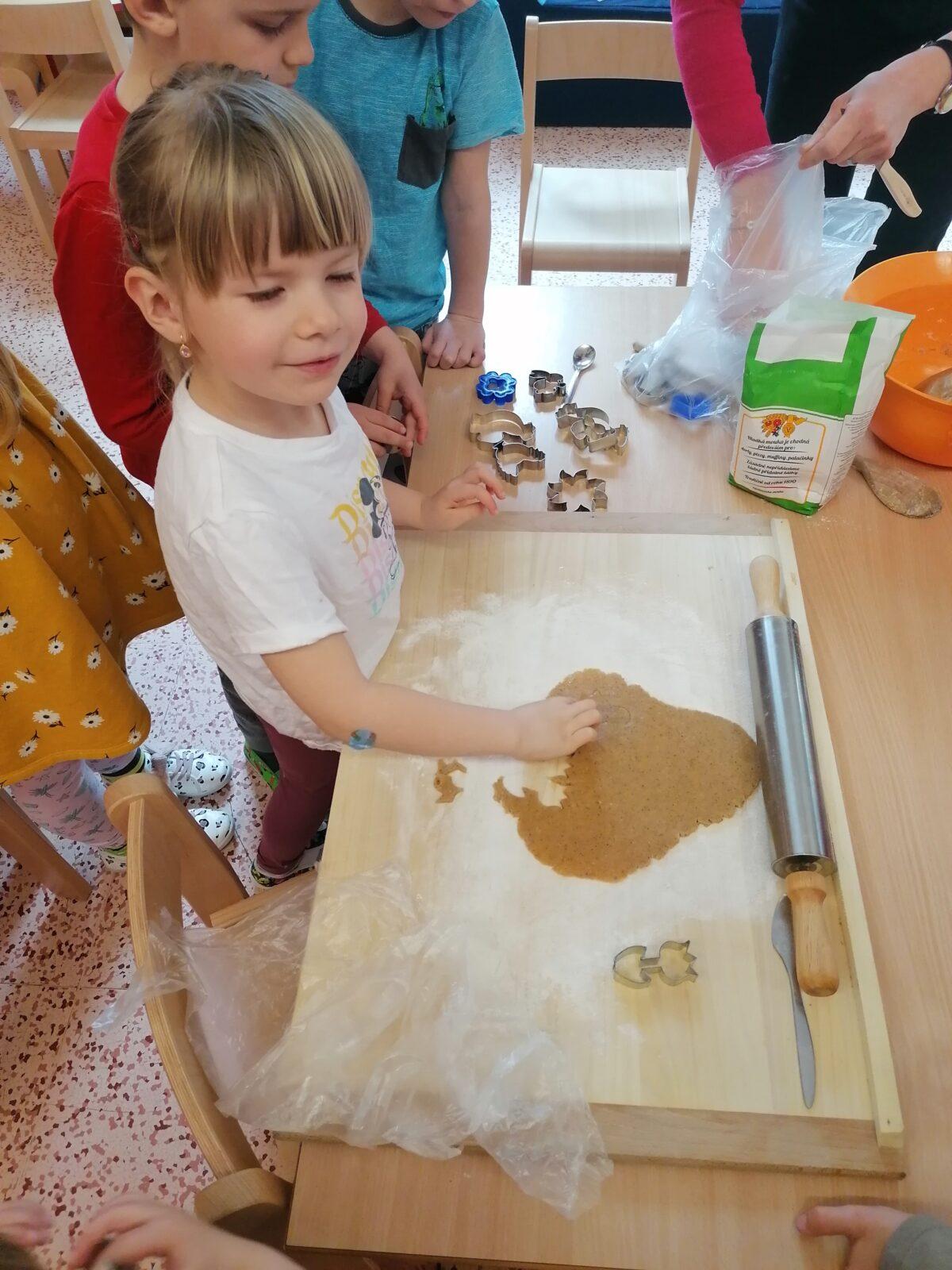 "Hody, hody, doprovody": "pečeme velikonoční perníčky" :-) - 13