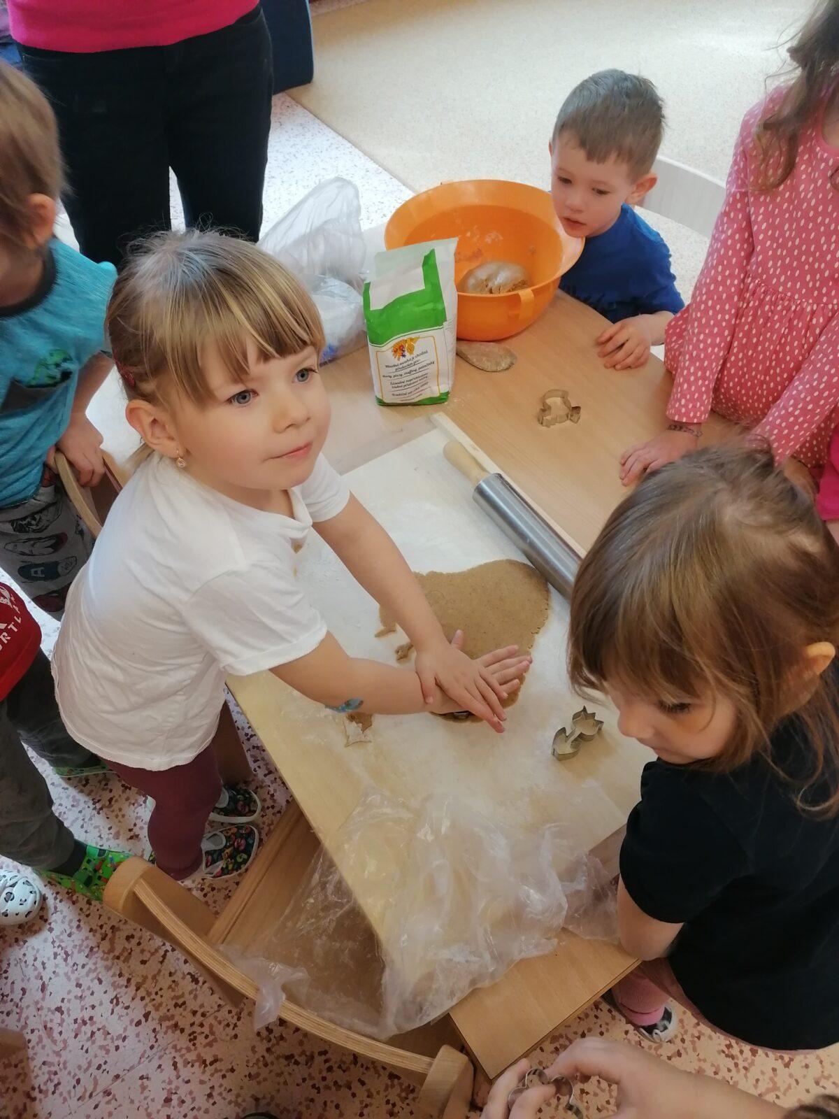 "Hody, hody, doprovody": "pečeme velikonoční perníčky" :-) - 14