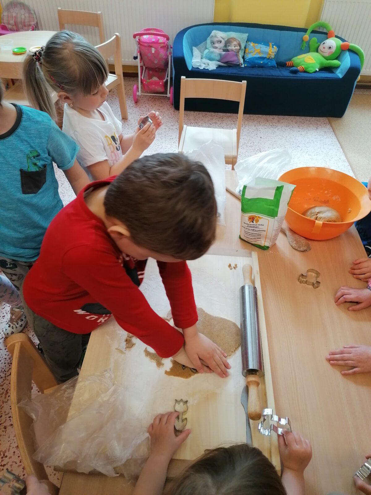 "Hody, hody, doprovody": "pečeme velikonoční perníčky" :-) - 15