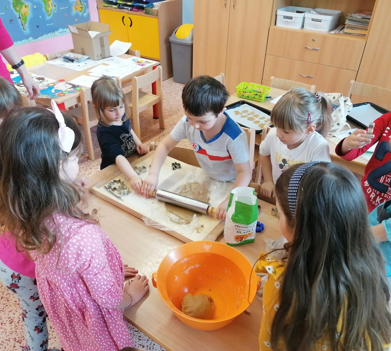 "Hody, hody, doprovody": "pečeme velikonoční perníčky" :-) - 18