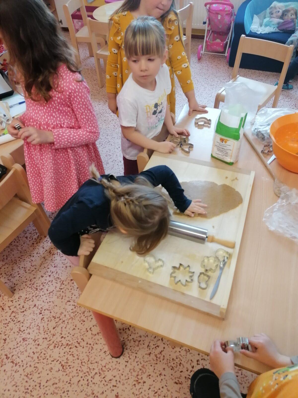 "Hody, hody, doprovody": "pečeme velikonoční perníčky" :-) - 22