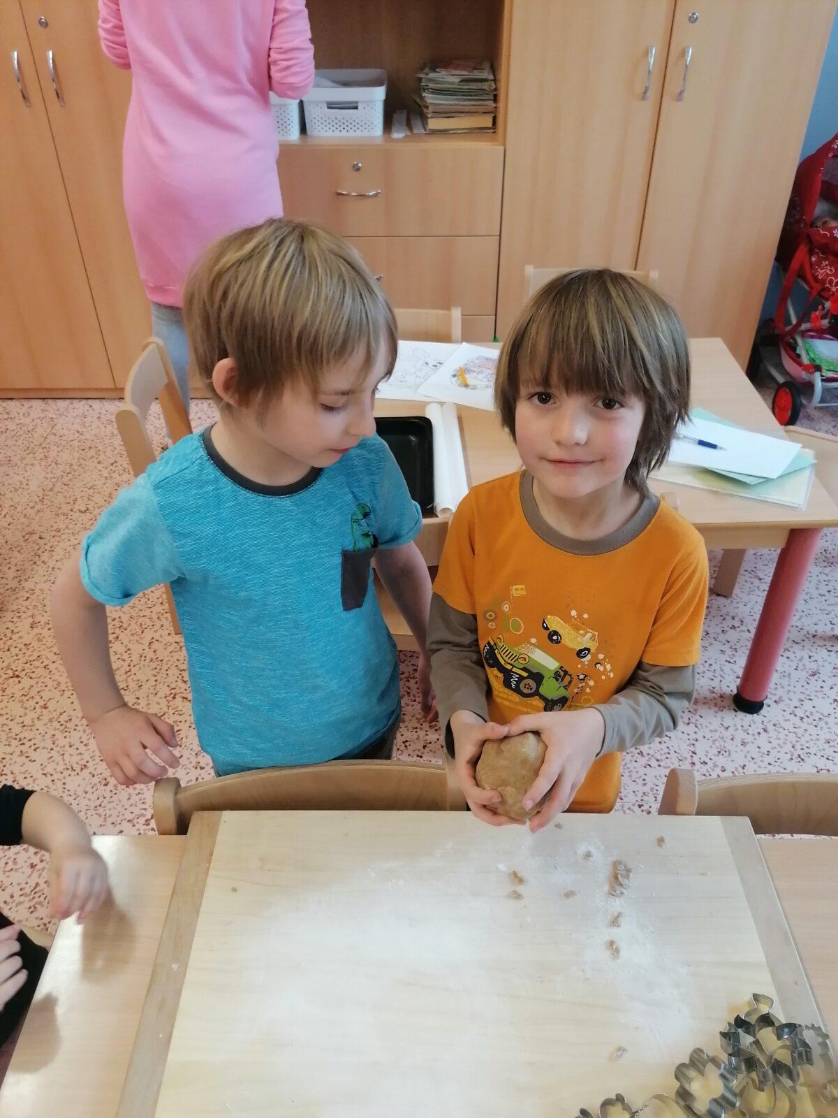 "Hody, hody, doprovody": "pečeme velikonoční perníčky" :-) - 29