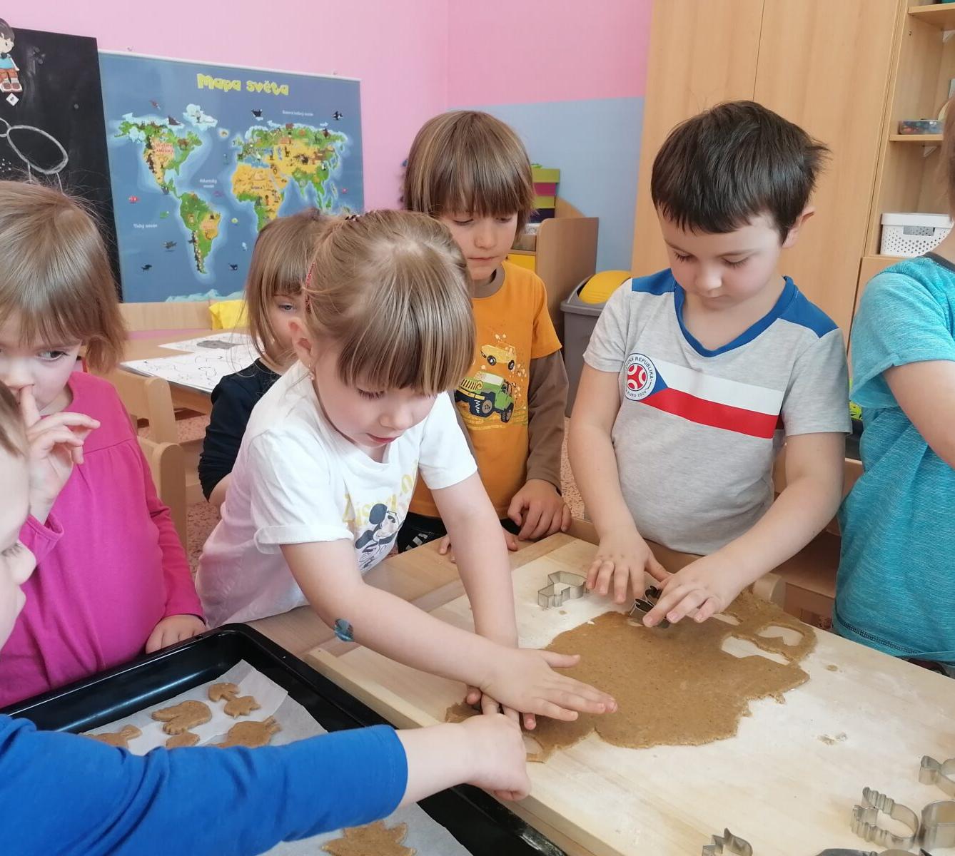 "Hody, hody, doprovody": "pečeme velikonoční perníčky" :-) - 32