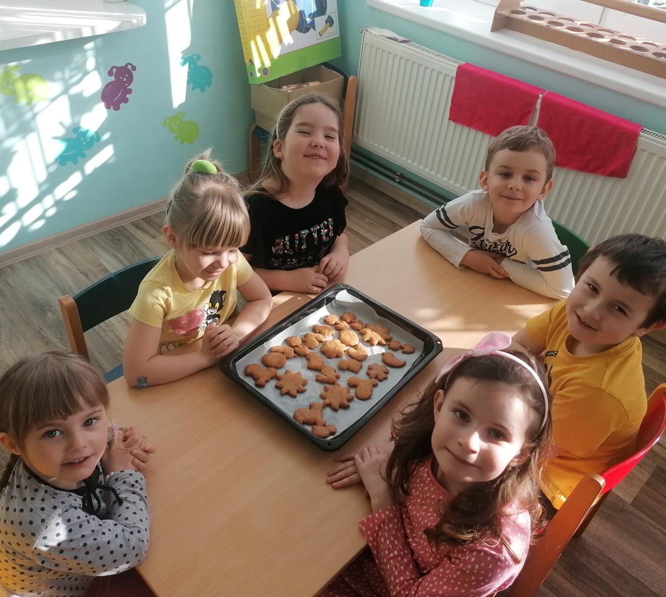 "Hody, hody, doprovody": "pečeme velikonoční perníčky" :-) - 33