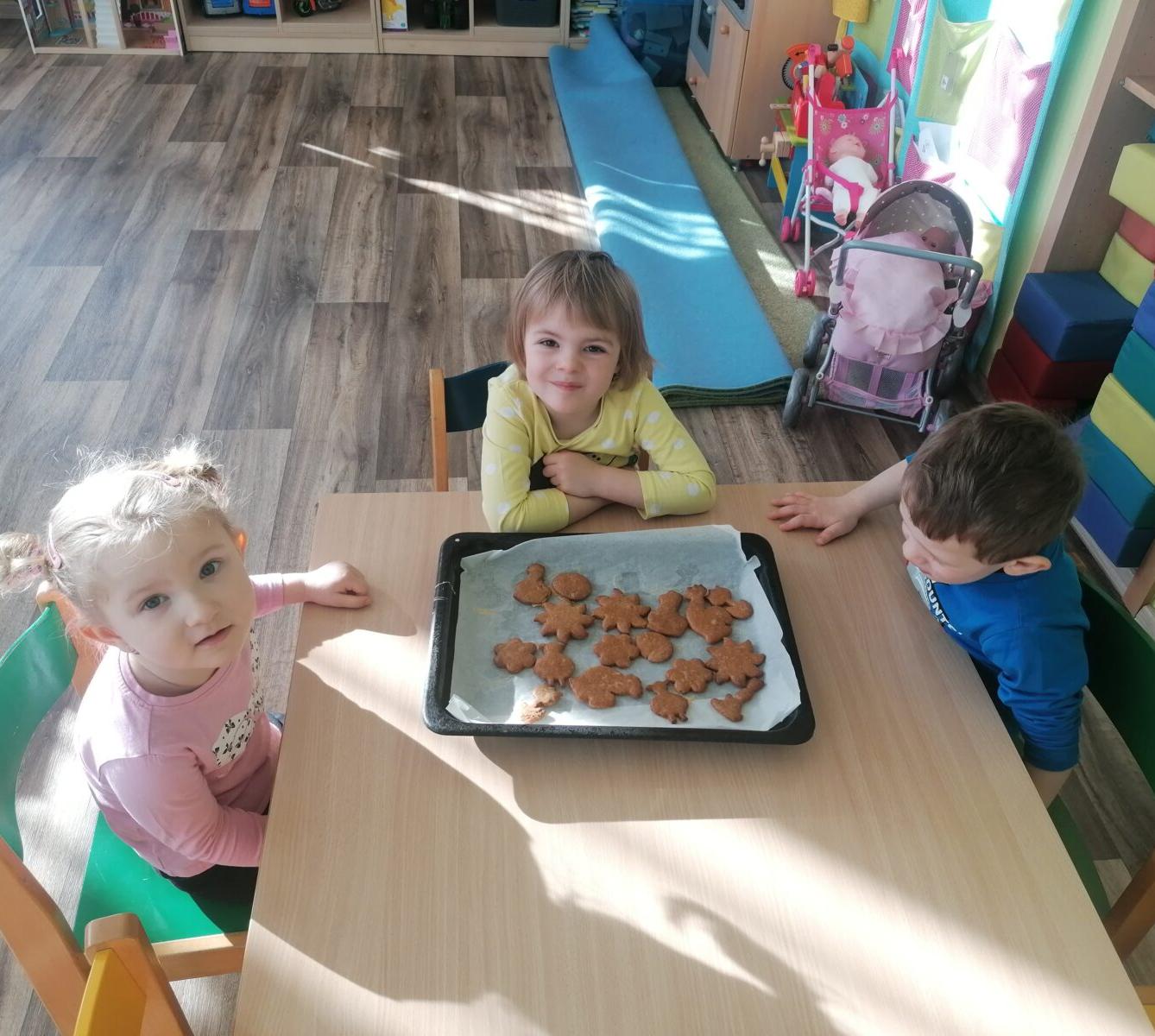 "Hody, hody, doprovody": "pečeme velikonoční perníčky" :-) - 34