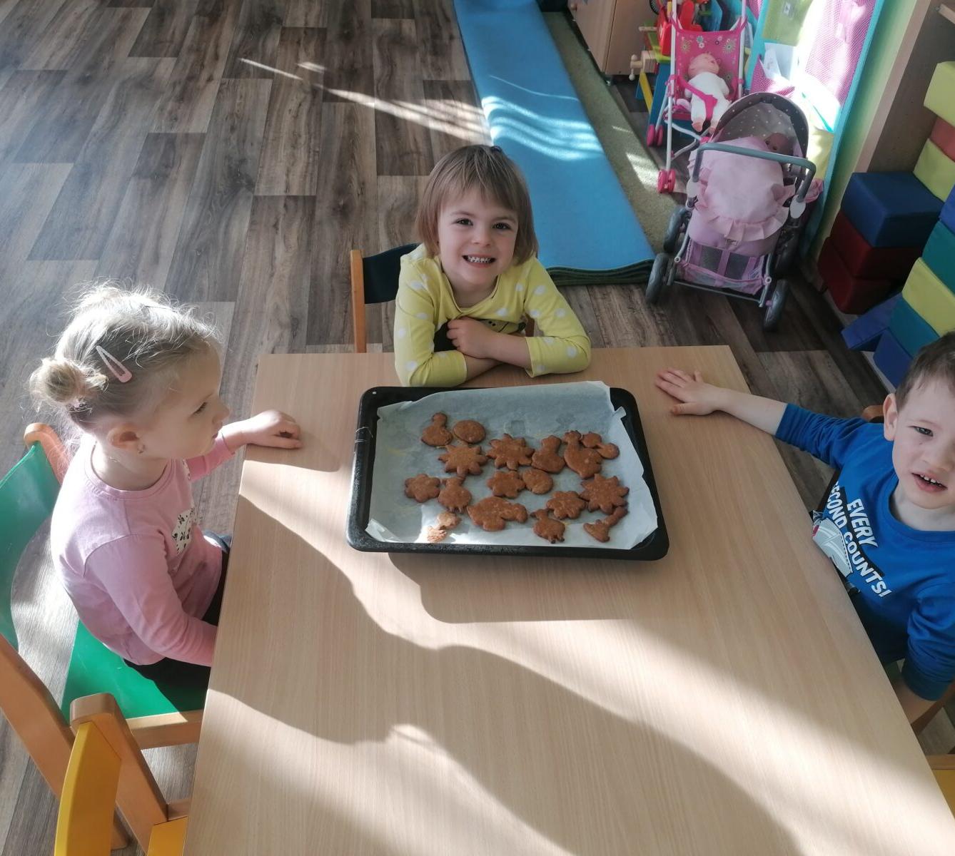 "Hody, hody, doprovody": "pečeme velikonoční perníčky" :-) - 35