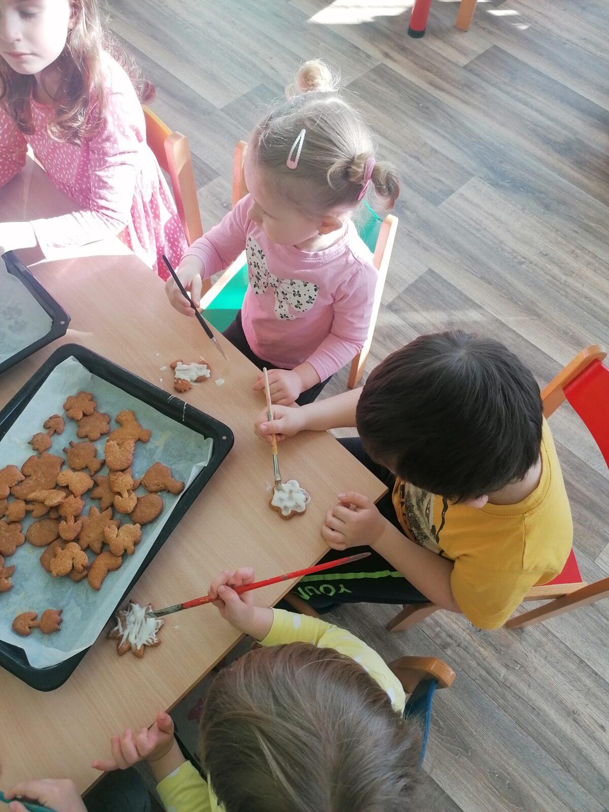 "Hody, hody, doprovody": "pečeme velikonoční perníčky" :-) - 39