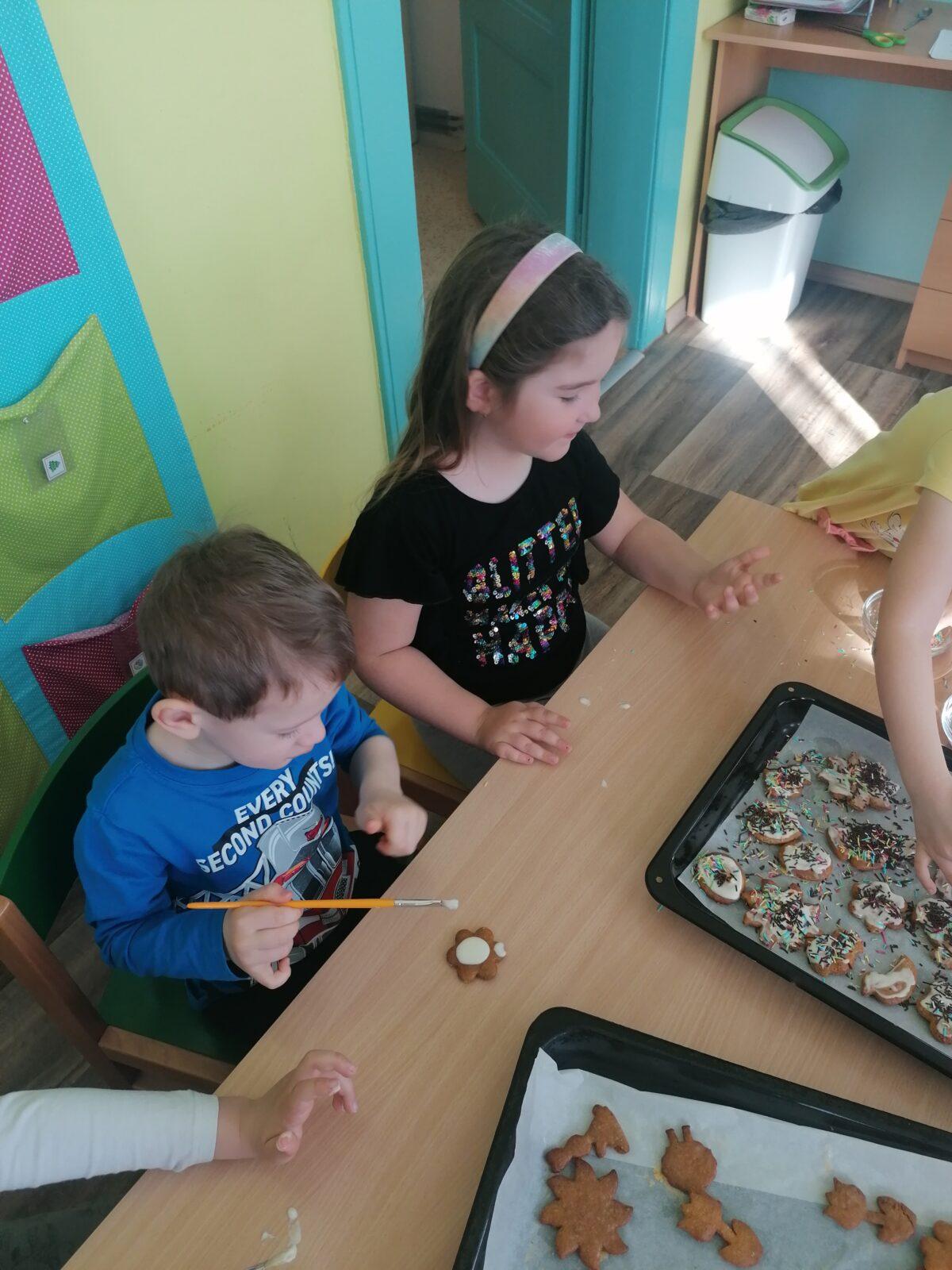 "Hody, hody, doprovody": "pečeme velikonoční perníčky" :-) - 42