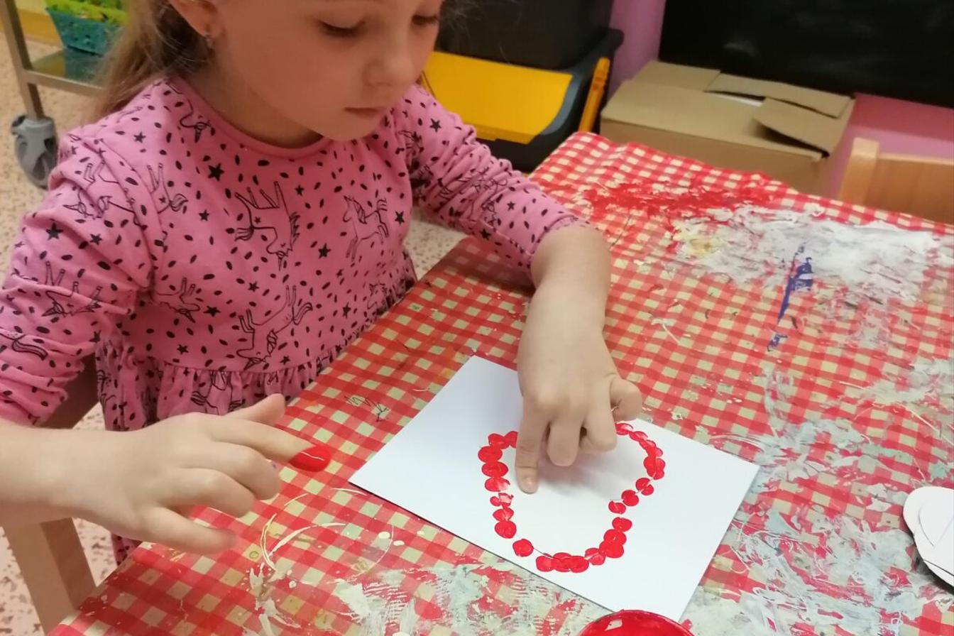 výroba přáníček pro maminky :-)