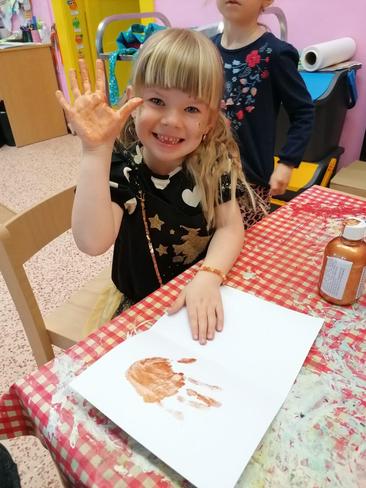 výroba přáníček pro maminky :-) - 45