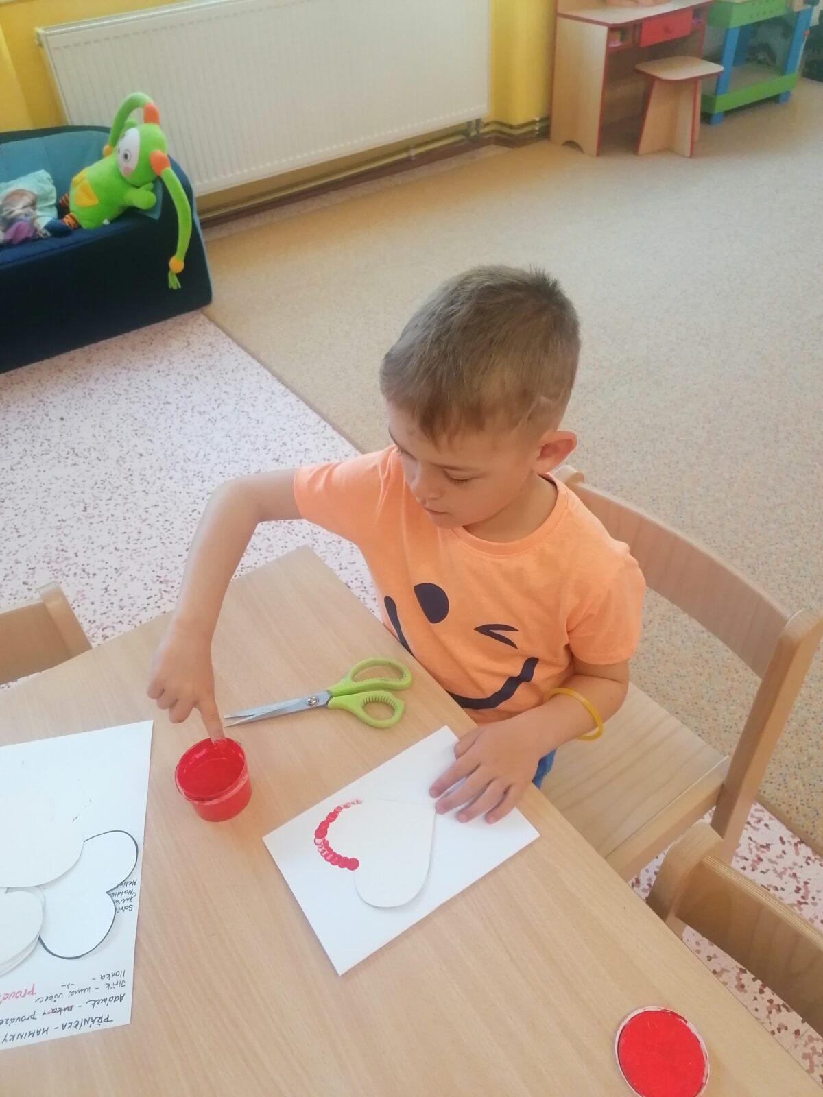 výroba přáníček pro maminky :-) - 59