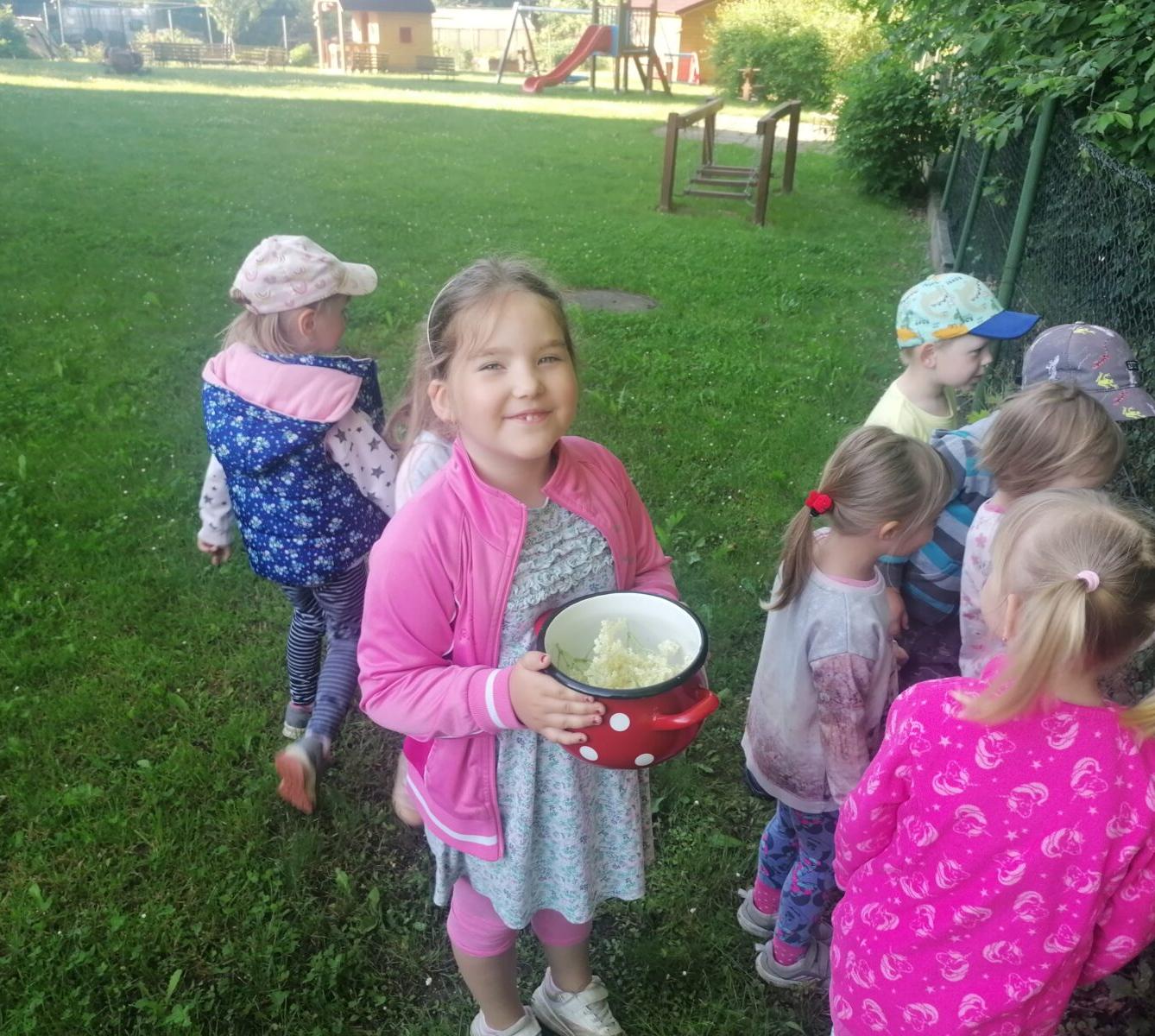 Tvořeníčko, tvoření: "Čím budu až vyrostu?" - vyrábíme bezovou šťávu :-) - 7