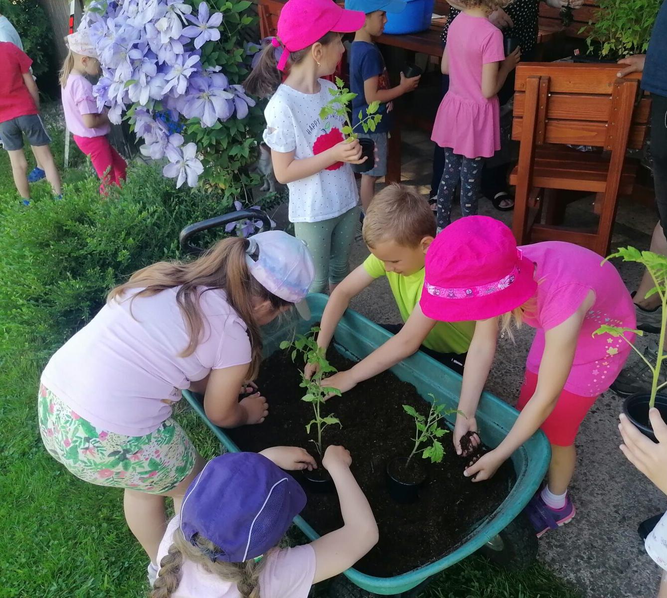 Tvořeníčko, tvoření: "Čím budu až vyrostu?"; zahradníci :-) - 13
