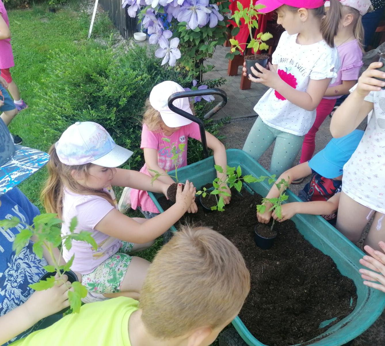 Tvořeníčko, tvoření: "Čím budu až vyrostu?"; zahradníci :-) - 15