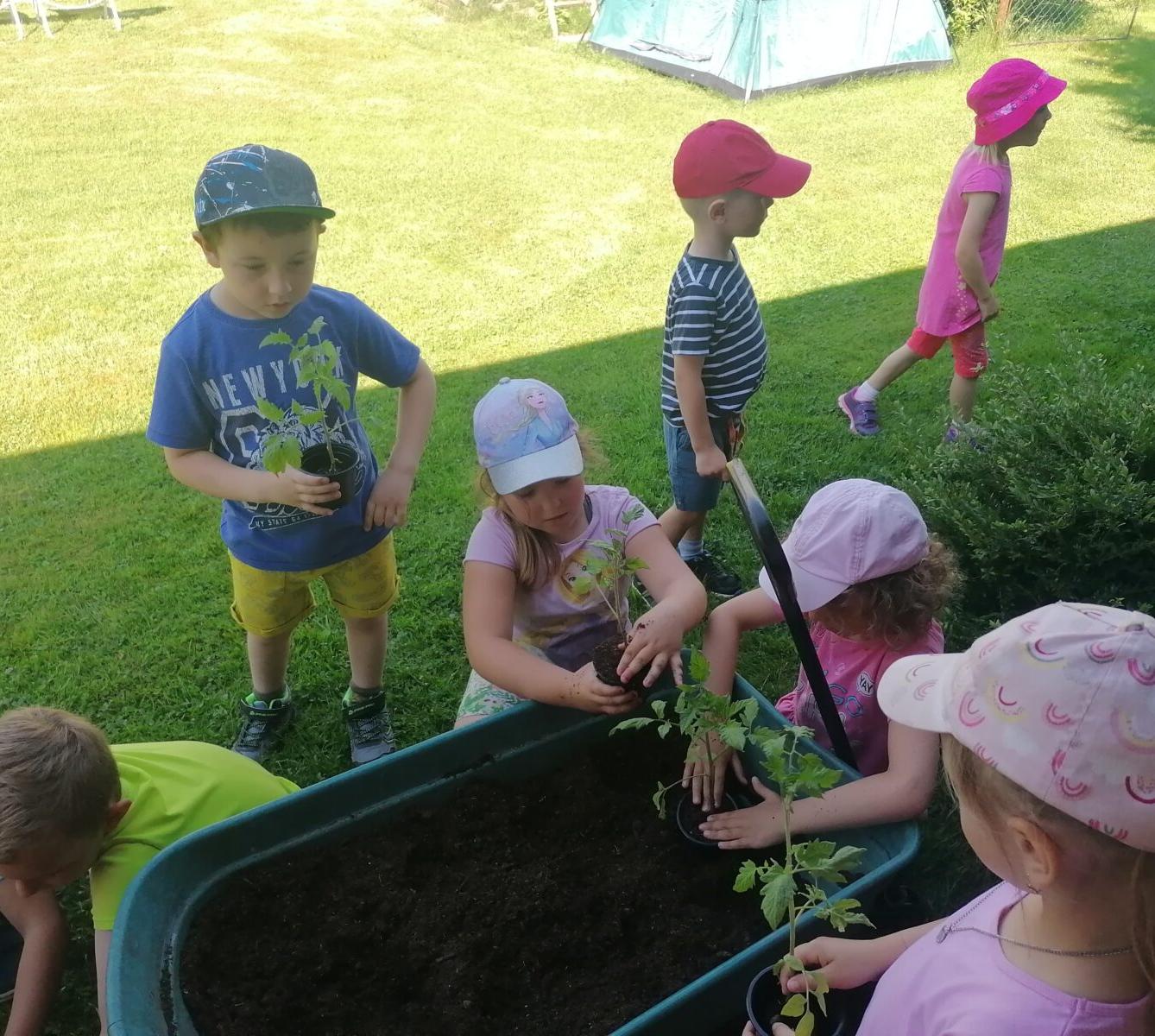 Tvořeníčko, tvoření: "Čím budu až vyrostu?"; zahradníci :-) - 16