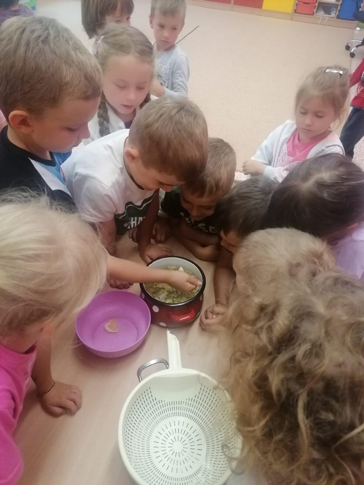 Tvořeníčko, tvoření: "Čím budu až vyrostu?" - vyrábíme bezovou šťávu :-) - 30