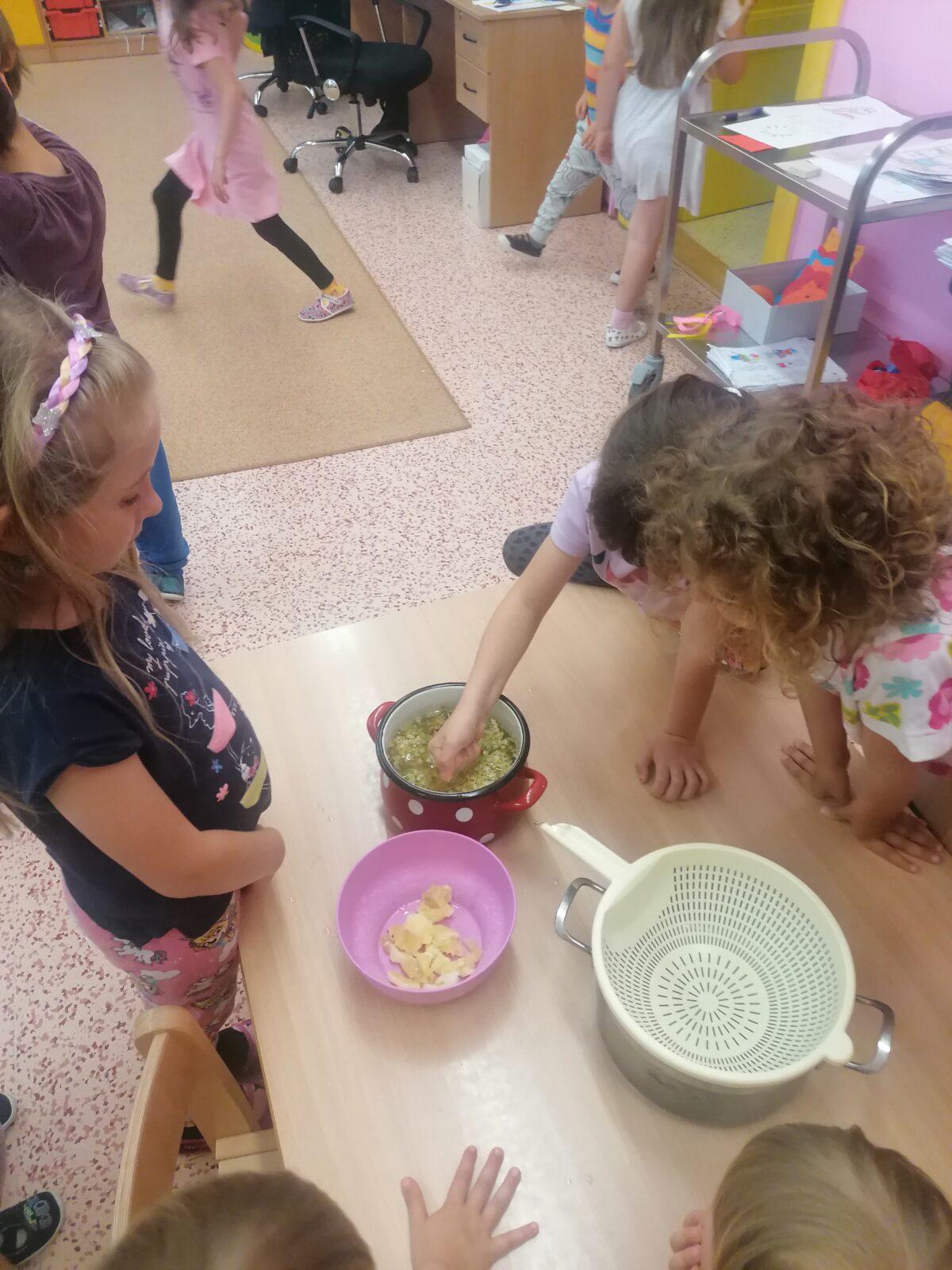 Tvořeníčko, tvoření: "Čím budu až vyrostu?" - vyrábíme bezovou šťávu :-) - 43