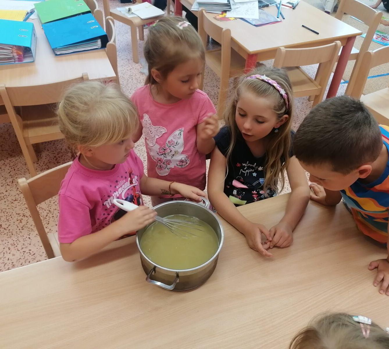 Tvořeníčko, tvoření: "Čím budu až vyrostu?" - vyrábíme bezovou šťávu :-) - 62